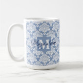 Mug Élégant Dusty Blue Damask Lace Monogramme et nom (Gauche)