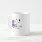 Mug Elegant February Violet Monogram – Victoria (Devant gauche)