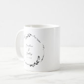 Mug Elégant noir blanc Mariage de couronne Floral sur (Devant gauche)