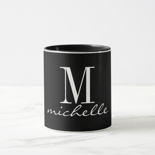 Mug Élégant Noir et Blanc Nom Monogramme Personnalisé (Centre)