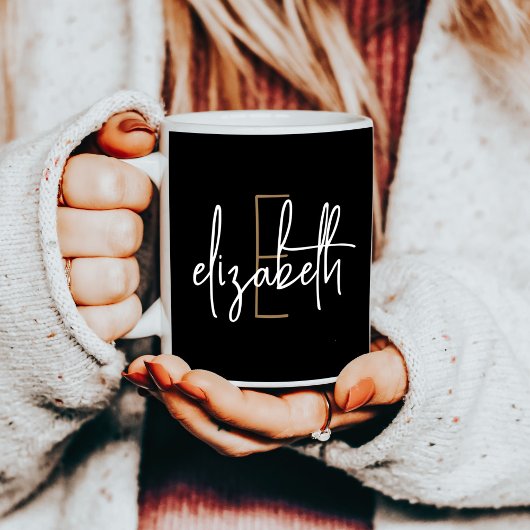 Mug Élégant nom de monogramme Black Gold Script