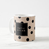 Mug Elégant point noir sur beige (Devant gauche)