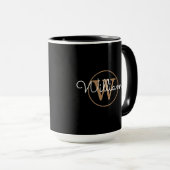 Mug Élégant Script Gold Monogramme noir (Devant droit)