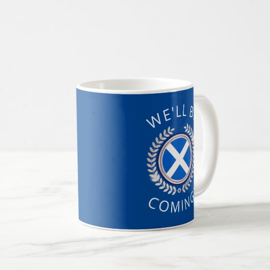 Mug Elegant We'll Be Coming | Scotland Flag Badge Coff (Devant droit)