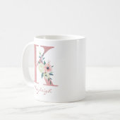 Mug Élégante lettre florale K Bouquet rose et ivoire (Devant gauche)