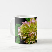 Mug Elégantes hydrangées florales vertes et douces (Devant gauche)