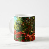 Mug Élégants arbres d'automne feuilles roses rouges (Devant gauche)