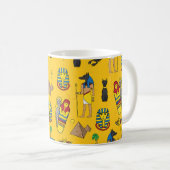 Mug éléments égyptiens, Anubis, motif pyramides. (Devant droit)