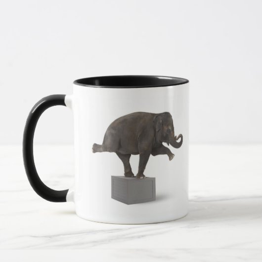 Mug Éléphant exécutant le tour sur la boîte (Gauche)