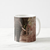 MUG ÉLÉPHANT NOIR MARCHANT SUR SABLE BROWN (Devant droit)