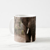 MUG ÉLÉPHANT NOIR MARCHANT SUR SABLE BROWN (Devant gauche)