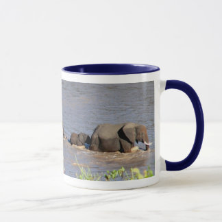 Mug Eléphants traversant la rivière Tarangire (MIRROR)