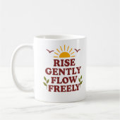 Mug Élevez-vous doucement. Couler librement – Citation (Gauche)