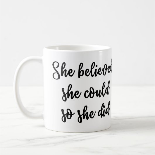 Mug Elle a cru qu'elle pourrait ainsi elle a attaqué (Gauche)