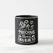 Mug Elle Est Bien Plus Précieuse Que Les Rubies (Centre)