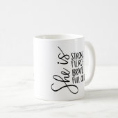 Mug Elle Est Forte Fierce Brave Plein De Cadeau De Feu (Devant droit)
