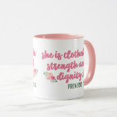 Mug Elle est habillée en Force et Dignité / Bible Vers (Devant droit)