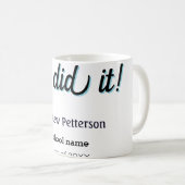 Mug Elle l'a fait simple noir classe moderne remise de (Devant droit)