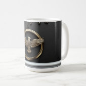 Mug Emblème d'aigle doré aux ailes déployées (Devant droit)