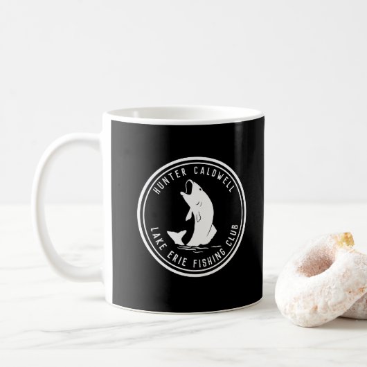 Mug emblème de pêche personnalisé noir et w (Avec donut)