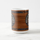 Mug Emblème de pompier ton bois rustique (Centre)