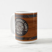 Mug Emblème de pompier ton bois rustique (Devant gauche)