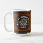 Mug Emblème de pompier ton bois rustique (Gauche)