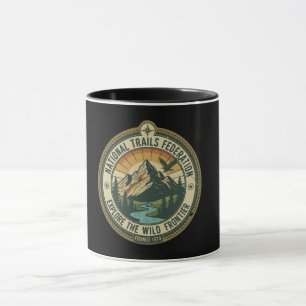 Mug Emblème vintage de randonnée et d'aventure dans le