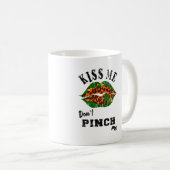 Mug Embrasse-moi, ne me pince pas (Devant droit)