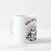 Mug Embrasse mon cul ! - Hilda le Sassy Lovebird (Devant gauche)