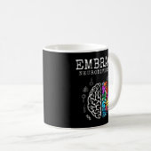 Mug Embrassez la chemise neurodiversité. Ce neuro cool (Devant droit)