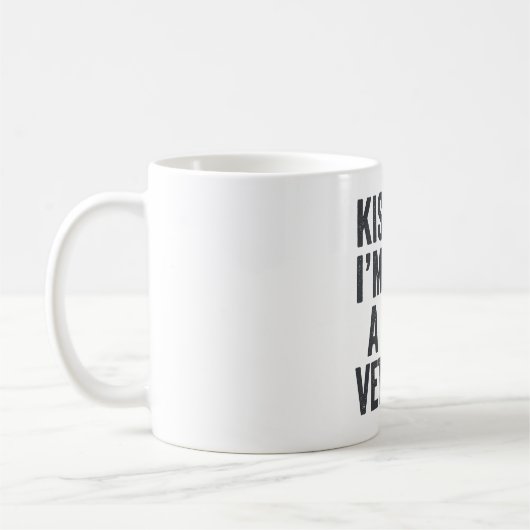 Mug Embrassez-Moi Je Suis Un Trèfle De Conception De C (Gauche)