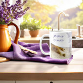 Mug empreintes dans le sable