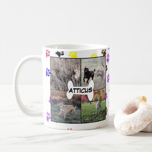 Mug Empreintes de pattes de monogramme de collage de (Avec donut)