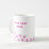 Mug Empreintes de pattes roses avec texte personnalisé (Devant gauche)