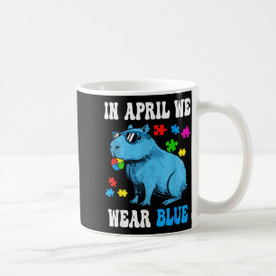 Mug En avril, portez un bleu capybara cool pour la sen