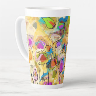 Mug en latte avec fleurs Abstraites