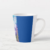 Mug en latte bleu customisé avec fleurs de marguer (Droite)