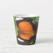 Mug en latte de papillon tropical (Devant)