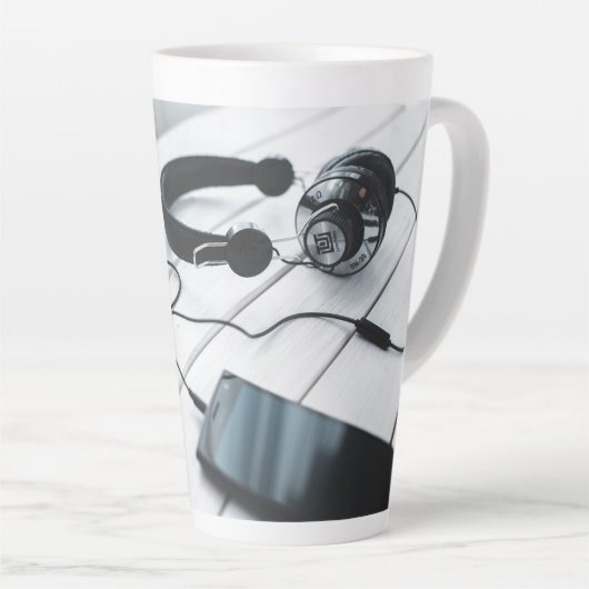 Mug en latte moderne élégant (Angle droit)