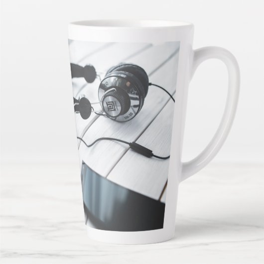 Mug en latte moderne élégant (Droite)