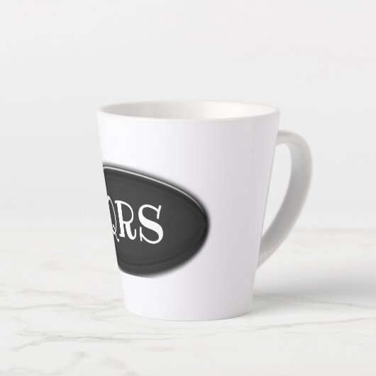 Mug en latte - Ovale noir avec initiales (Angle droit)