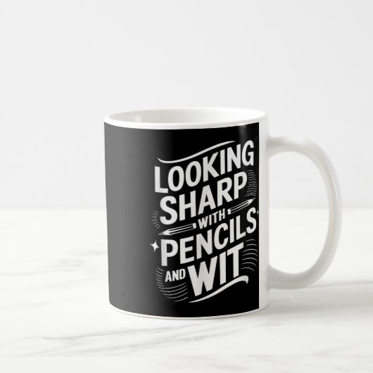 Mug En Regardant Sharp Avec Crayons Et Avec Esprit (Droite)