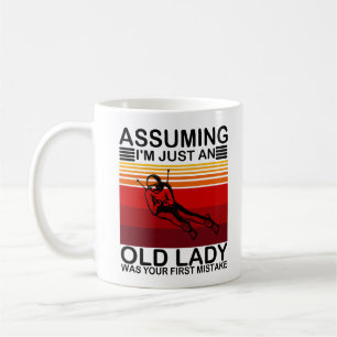Mug En supposant que je ne suis qu'une vieille dame a 