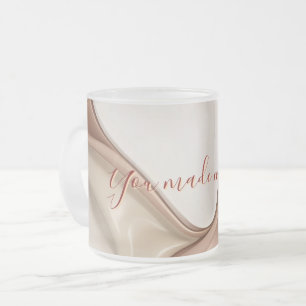 Mug en verre dépoli dans graphique élégant