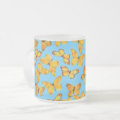 Mug en verre dépoli, Papillons d'or sur Sky Blue (Devant gauche)