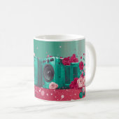 Mug Enceintes audio de style rétro entourées de roses (Devant droit)