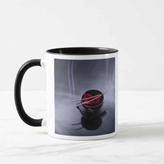 Mug Encens brûlant sur la cuvette de pétales (Gauche)
