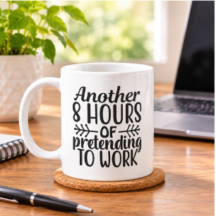 Mug encore 8 heures à faire semblant de travailler