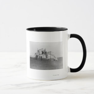 Mug Enfants appréciant le terrain de jeu Swingset